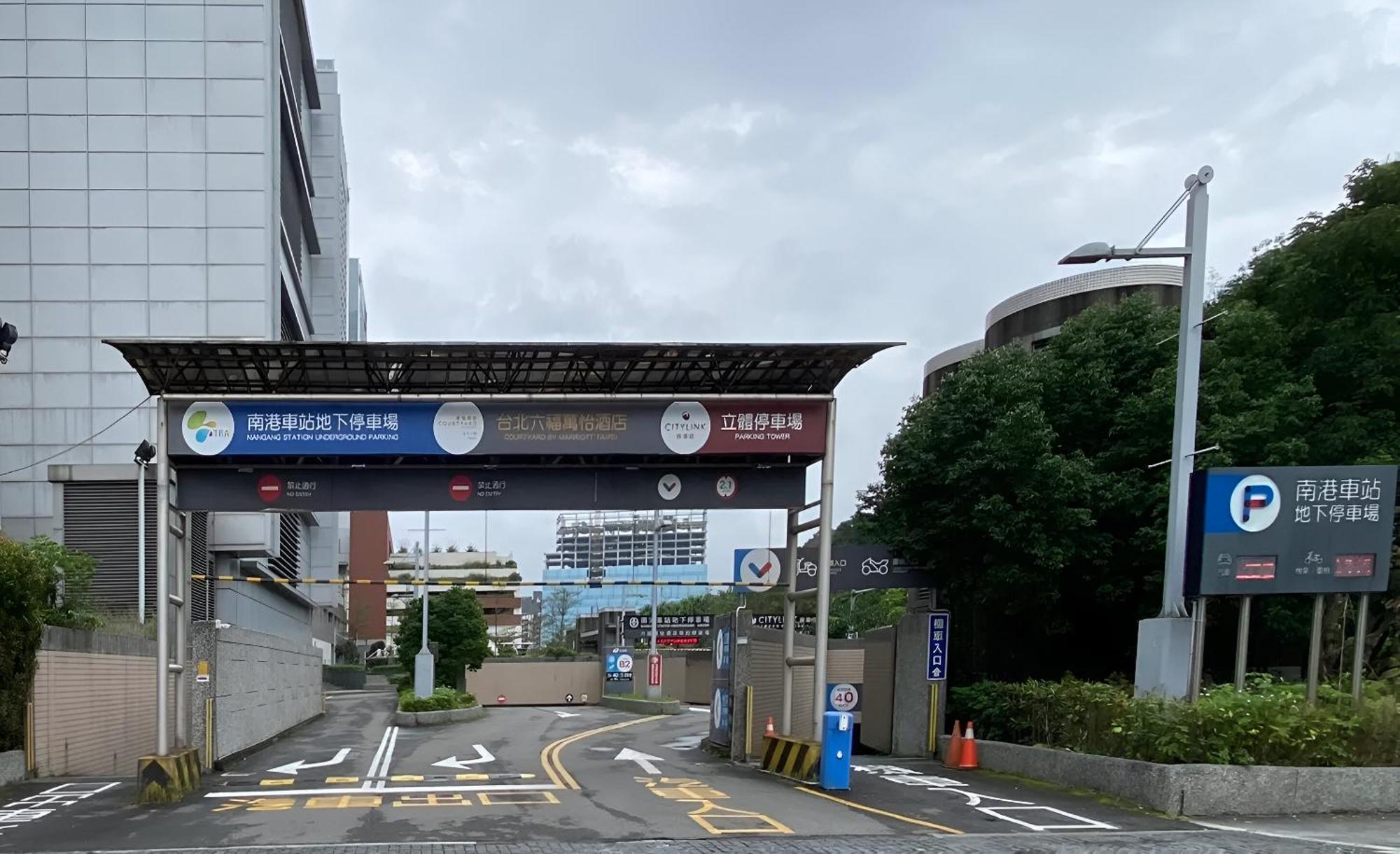 台北六福万怡酒店 臺北 外观 照片 Entrance 1