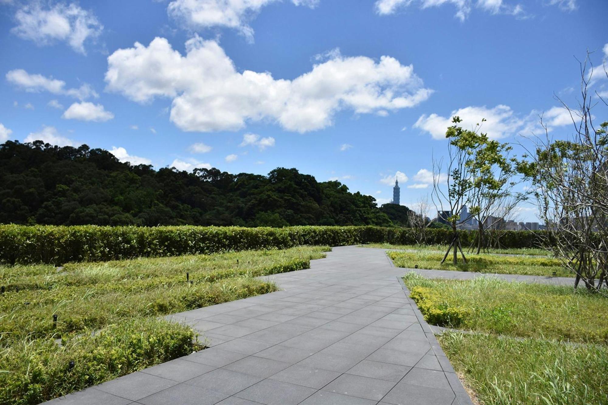 台北六福万怡酒店 臺北 外观 照片 View of the park